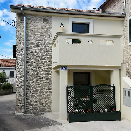 Apartments Marija, Authentic Stone House, 3 Minutes From The Beach Daire *