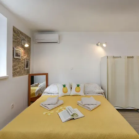 Apartments Marija, Authentic Stone House, 3 Minutes From The Beach *