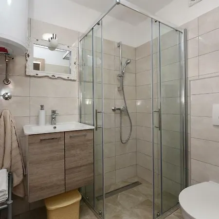 Apartments Marija, Authentic Stone House, 3 Minutes From The Beach Zadar