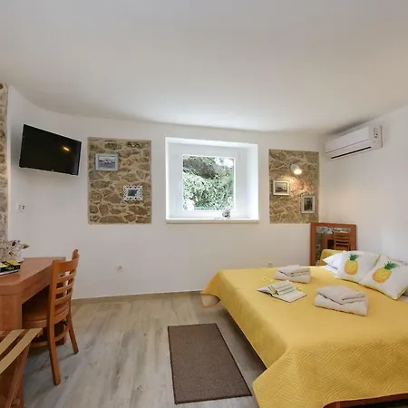 Apartments Marija, Authentic Stone House, 3 Minutes From The Beach Daire