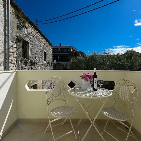 Apartments Marija, Authentic Stone House, 3 Minutes From The Beach Daire