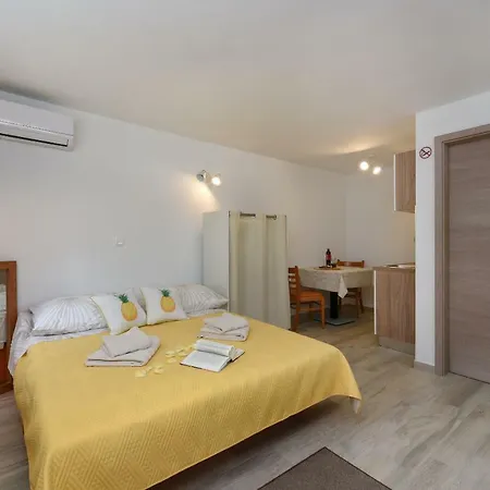 Apartments Marija, Authentic Stone House, 3 Minutes From The Beach Daire *