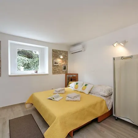 Apartments Marija, Authentic Stone House, 3 Minutes From The Beach Daire *