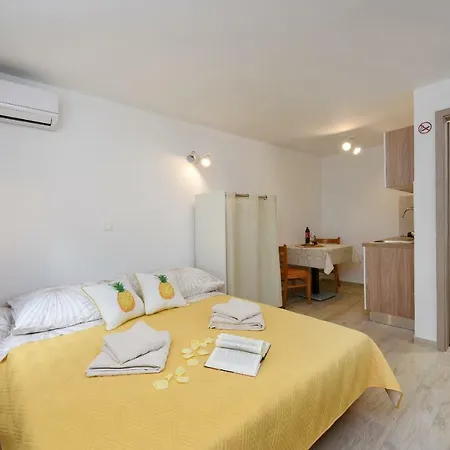 Apartments Marija, Authentic Stone House, 3 Minutes From The Beach Daire *