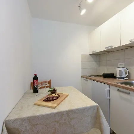 Daire Apartments Marija, Authentic Stone House, 3 Minutes From The Beach