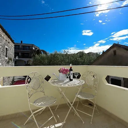 Apartments Marija, Authentic Stone House, 3 Minutes From The Beach *