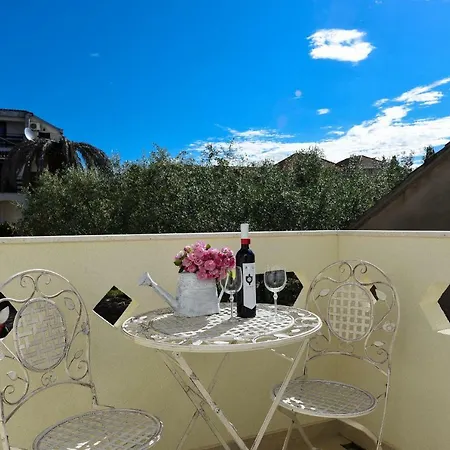 Apartments Marija, Authentic Stone House, 3 Minutes From The Beach Daire *