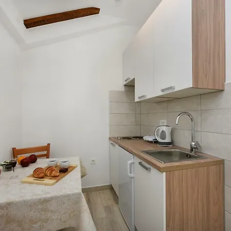 Daire Apartments Marija, Authentic Stone House, 3 Minutes From The Beach Zadar