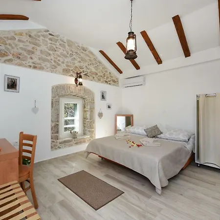 Daire Apartments Marija, Authentic Stone House, 3 Minutes From The Beach