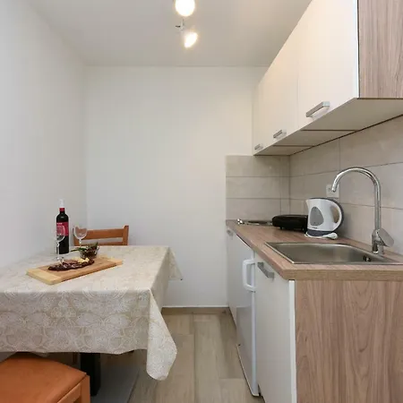 Lejlighed Apartments Marija, Authentic Stone House, 3 Minutes From The Beach Zadar