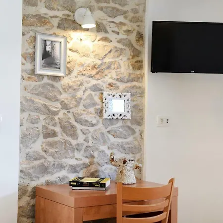 Apartments Marija, Authentic Stone House, 3 Minutes From The Beach Zadar